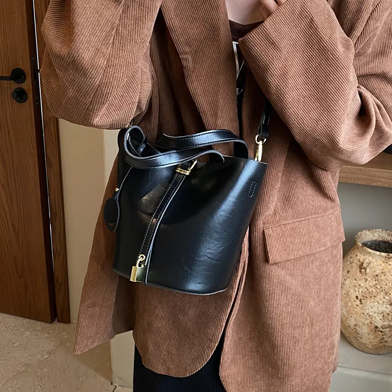 Black Leather Shoulder Messenger Bag for Women 2023 - Image 6