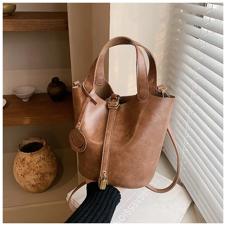 Black Leather Shoulder Messenger Bag for Women 2023 — feature 11