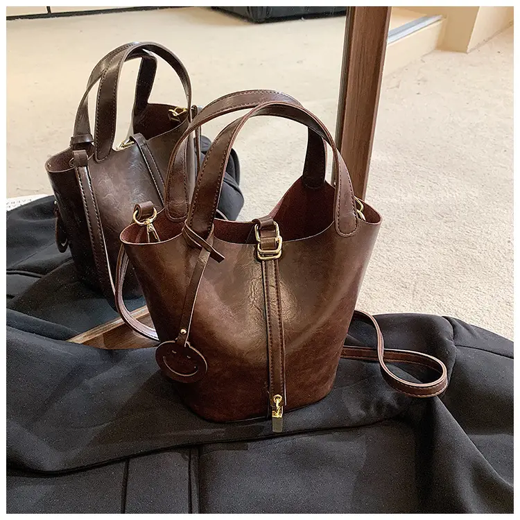 Black Leather Shoulder Messenger Bag for Women 2023 — feature 12