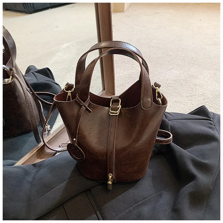 Black Leather Shoulder Messenger Bag for Women 2023 — feature 13
