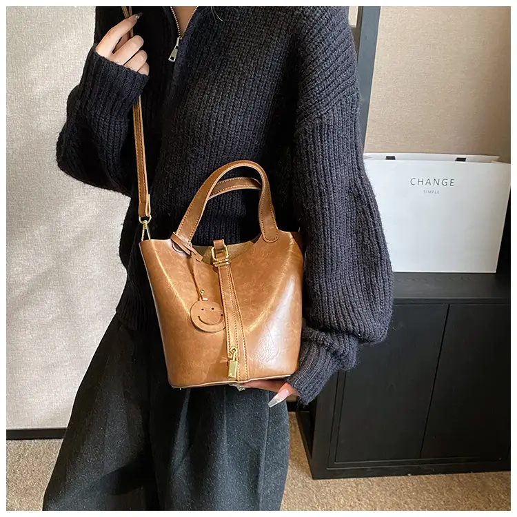 Black Leather Shoulder Messenger Bag for Women 2023 — feature 18