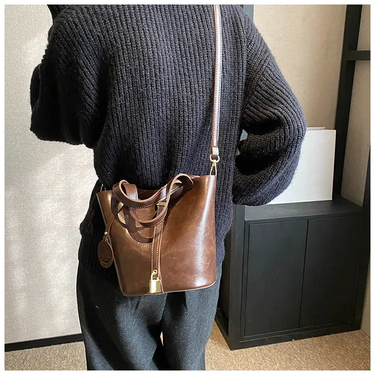Black Leather Shoulder Messenger Bag for Women 2023 — feature 21