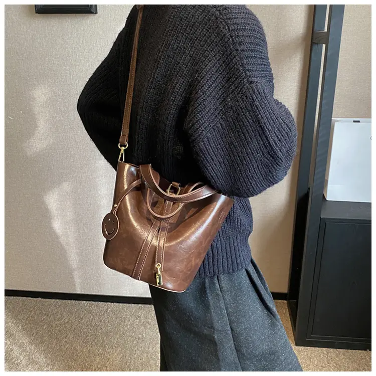 Black Leather Shoulder Messenger Bag for Women 2023 — feature 22