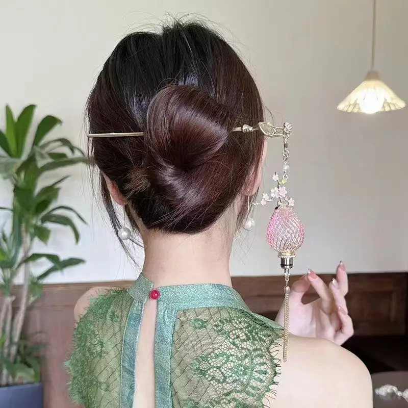 Ancient Red Pearl Lily Hairpin with Tassel Design - Image 5