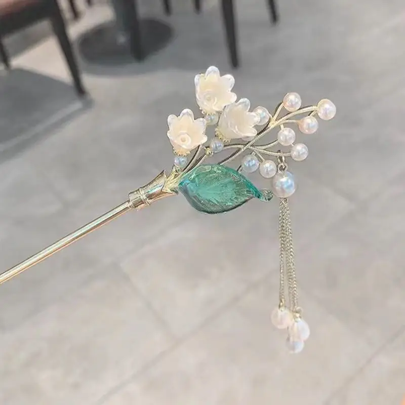 Ancient Red Pearl Lily Hairpin with Tassel Design - Image 2