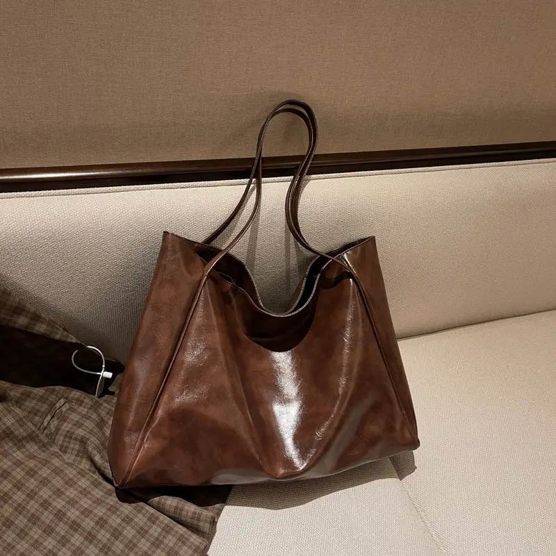 Solid color bag for women 2023 autumn new European and American Retro Fashion Tote Bag glossy large capacity commuter shoulder bag - Image 4