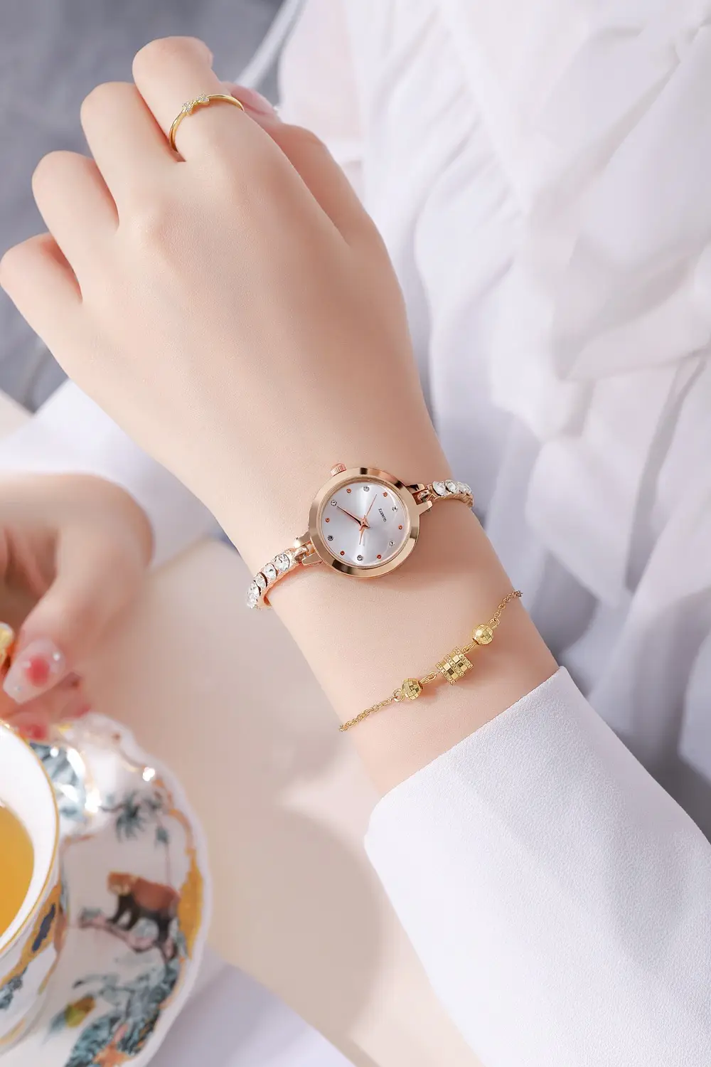 Women's Rhinestone Bracelet Watch Rose Gold Black Dial — feature 8