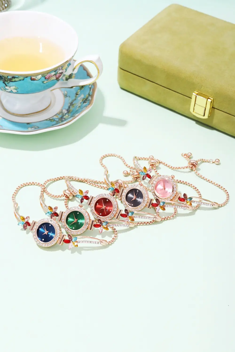 Women's Cross-Border Diamond Petal Bracelet Watch Set — feature 1