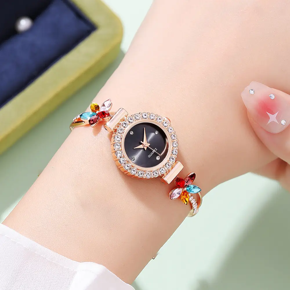 Women's Cross-Border Diamond Petal Bracelet Watch Set — feature 11