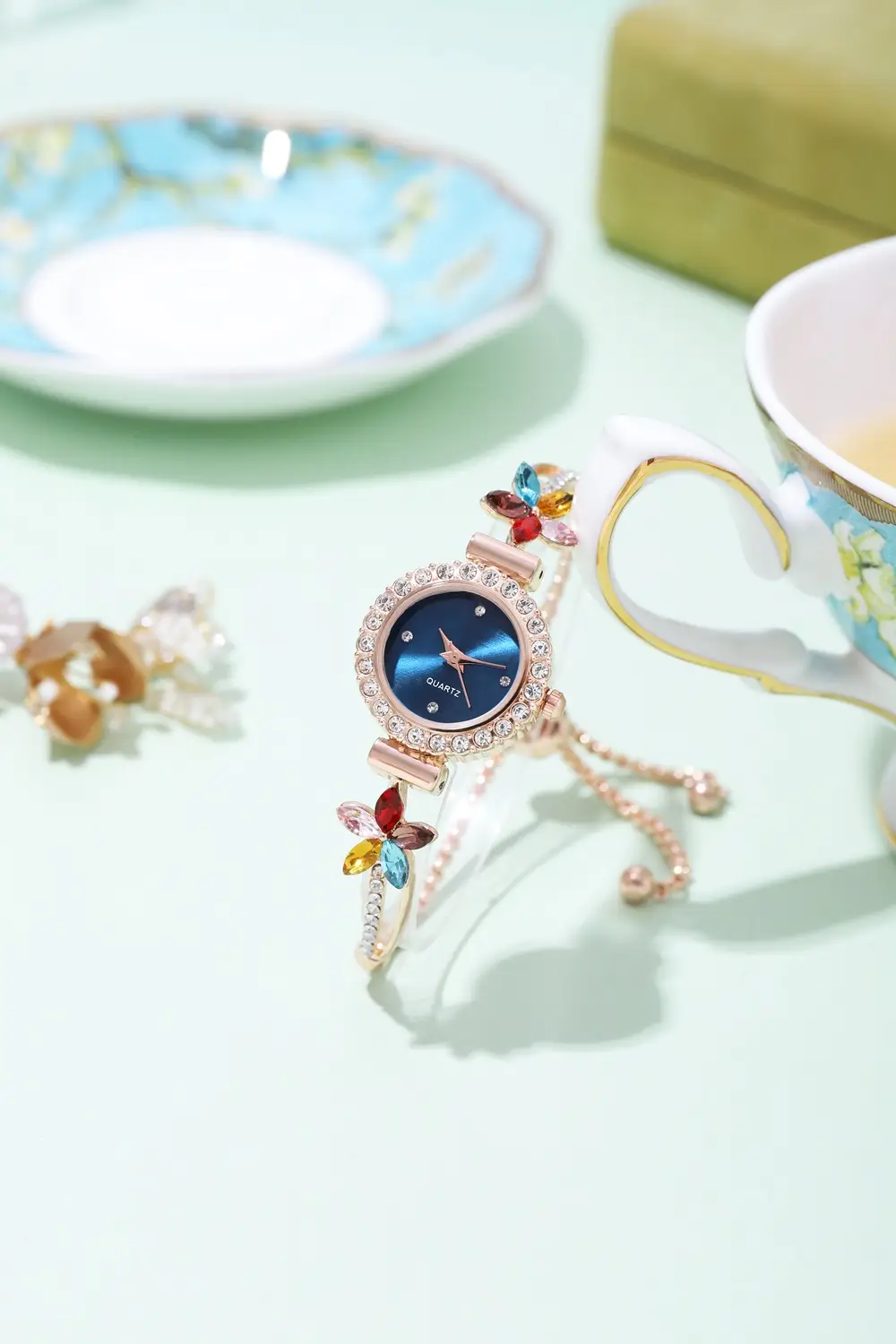 Women's Cross-Border Diamond Petal Bracelet Watch Set — feature 4