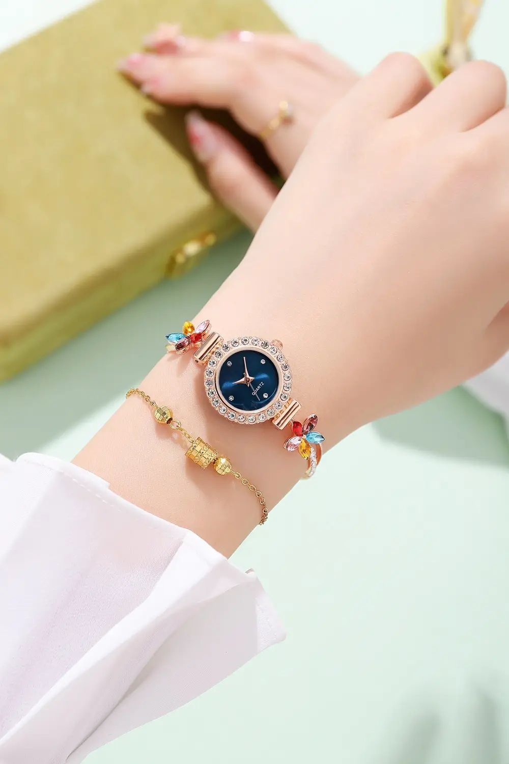 Women's Cross-Border Diamond Petal Bracelet Watch Set — feature 9