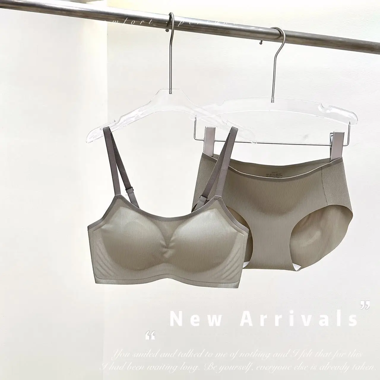Soft Integrated Fixed Cup Seamless Underwear Set — feature 19