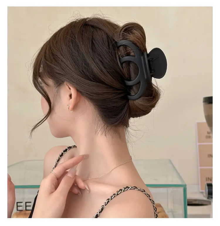 Black Large Shark Hair Clip for Women's Back Head Updo — feature 11