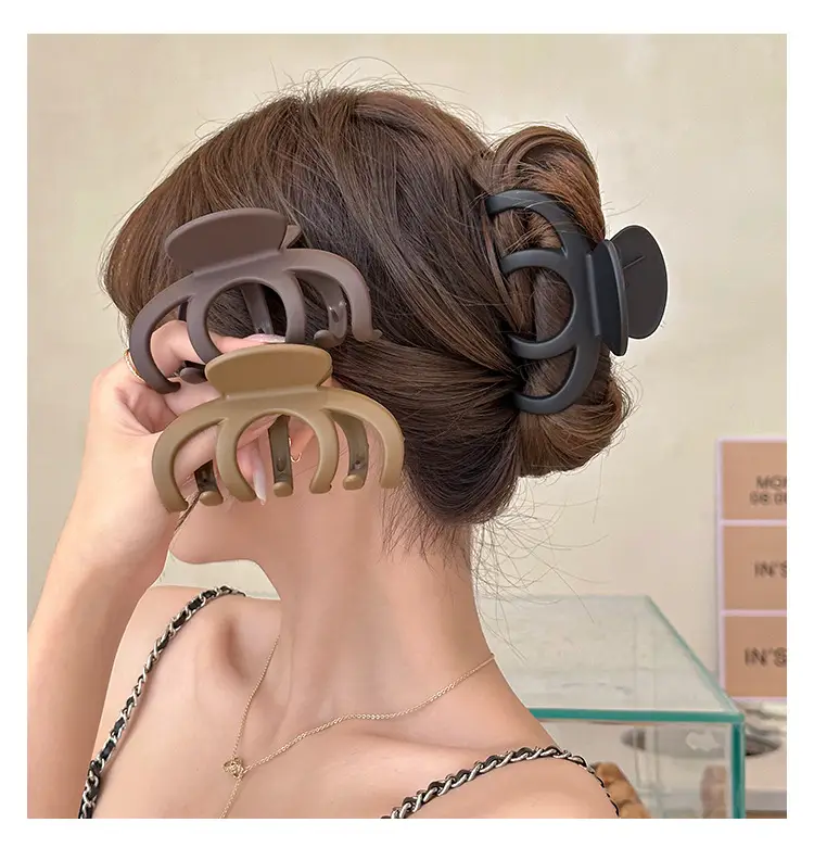 Black Large Shark Hair Clip for Women's Back Head Updo — feature 9