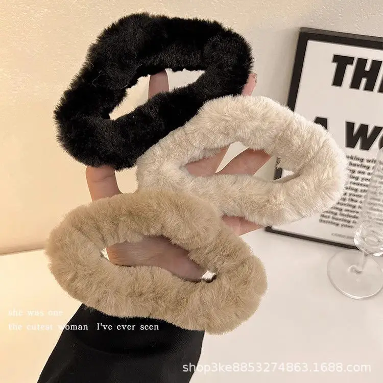 Plush Clip for Winter Hairpin Black Brown Large - Image 2