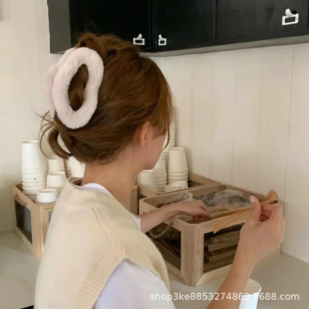 Plush Clip for Winter Hairpin Black Brown Large - Image 13