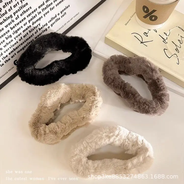 Plush Clip for Winter Hairpin Black Brown Large — feature 7