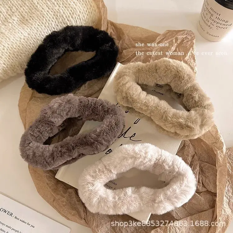 Plush Clip for Winter Hairpin Black Brown Large - Image 10