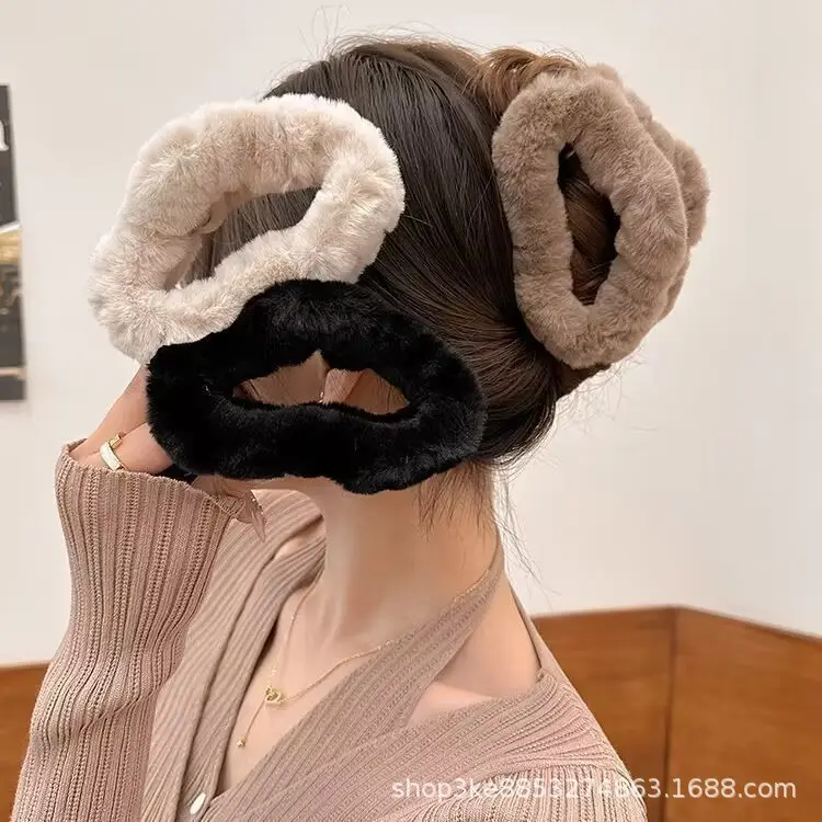 Plush Clip for Winter Hairpin Black Brown Large - Image 3