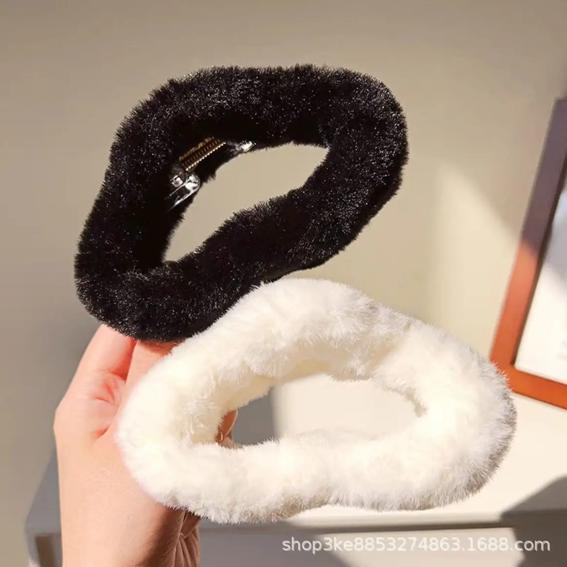 Plush Clip for Winter Hairpin Black Brown Large - Image 4