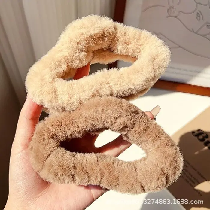 Plush Clip for Winter Hairpin Black Brown Large - Image 5