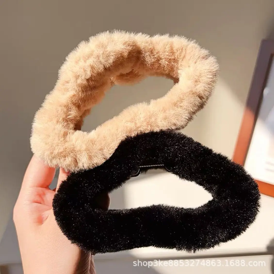 Plush Clip for Winter Hairpin Black Brown Large - Image 8