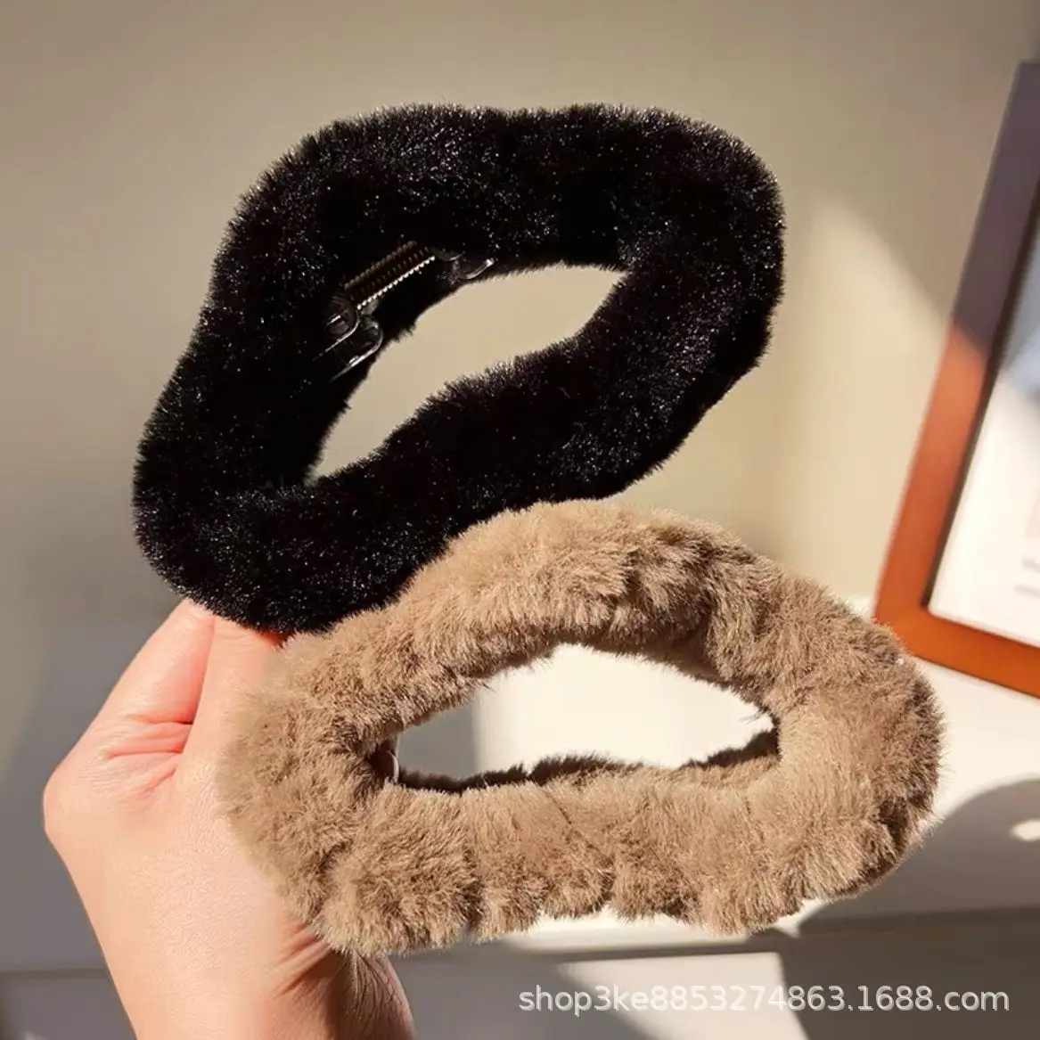 Plush Clip for Winter Hairpin Black Brown Large - Image 9