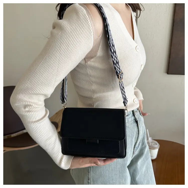 Black K-Style Women's Shoulder Bag 2023 — feature 10