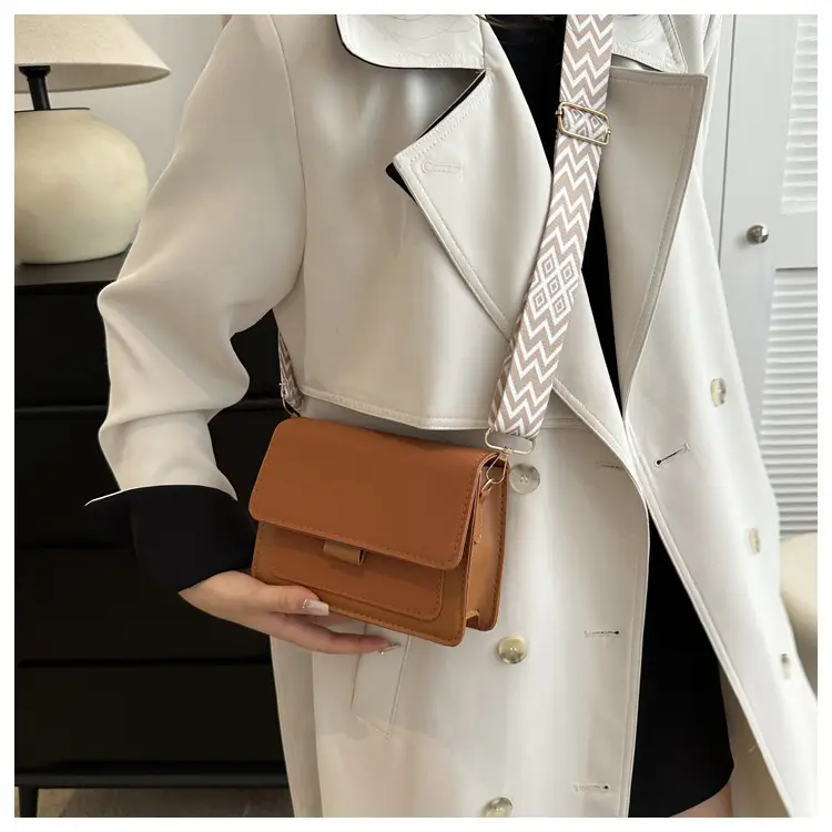 Women Retro Wide Strap Messenger Bag Black 2023 — feature 15
