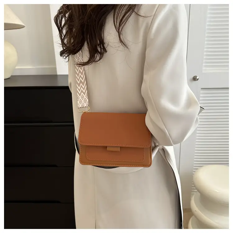 Women Retro Wide Strap Messenger Bag Black 2023 — feature 16