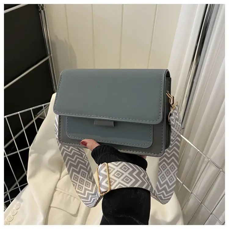 Women Retro Wide Strap Messenger Bag Black 2023 — feature 22