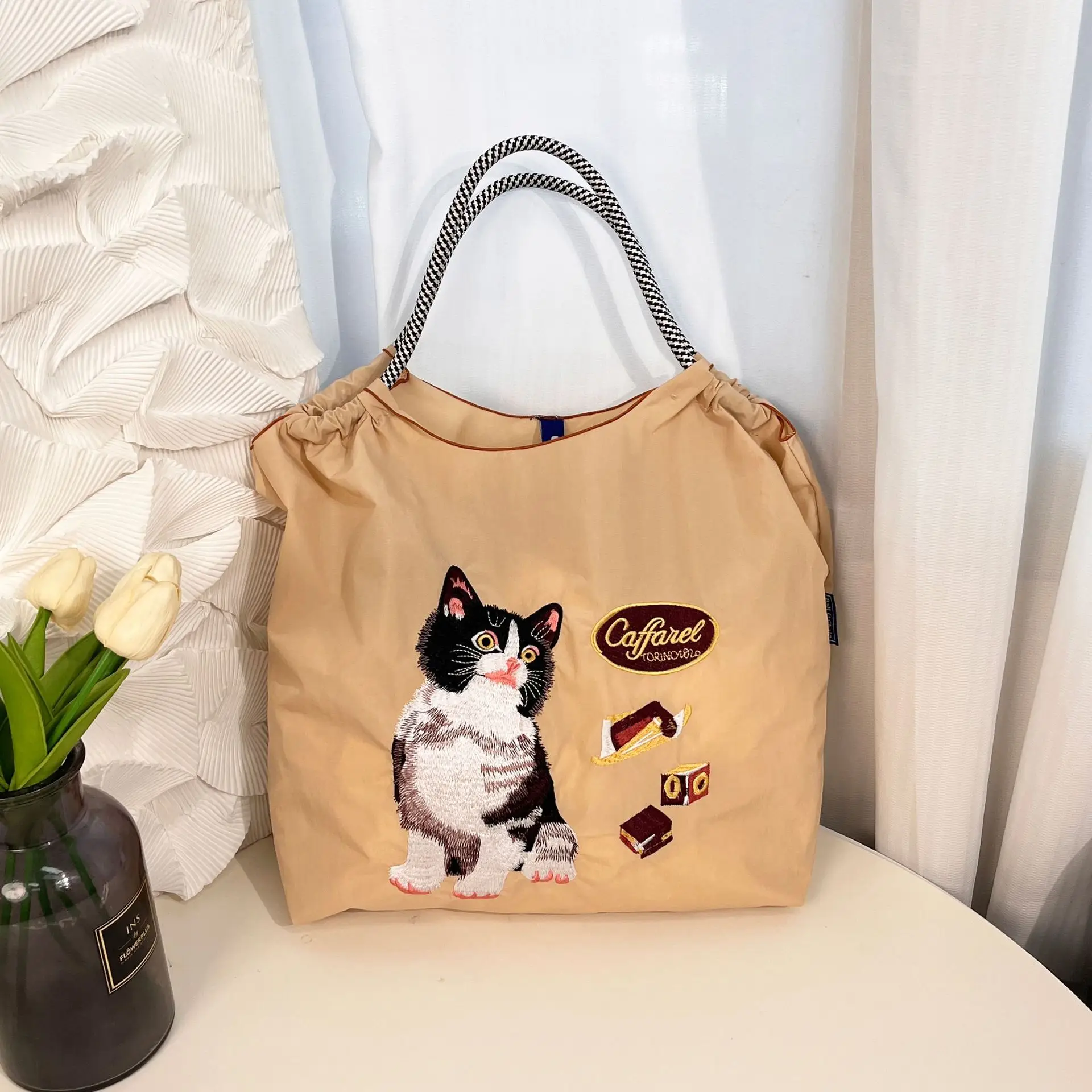 Beige·coffee cat