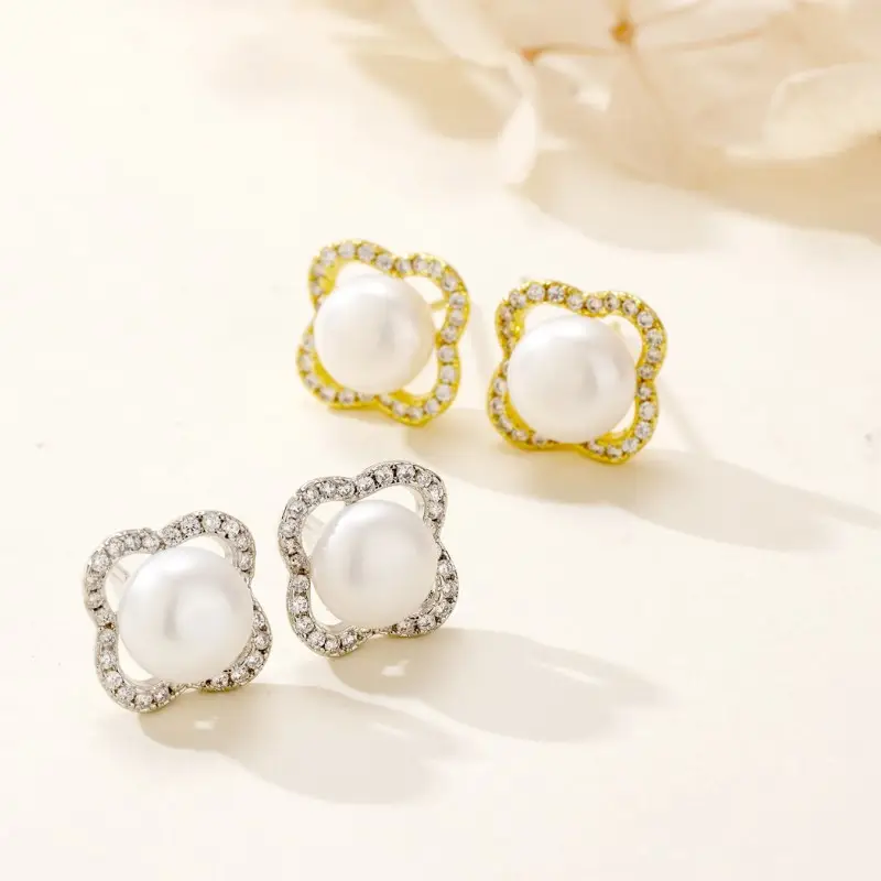 Classic Four-Leaf Clover Pearl Earrings with Full Diamonds — feature 7