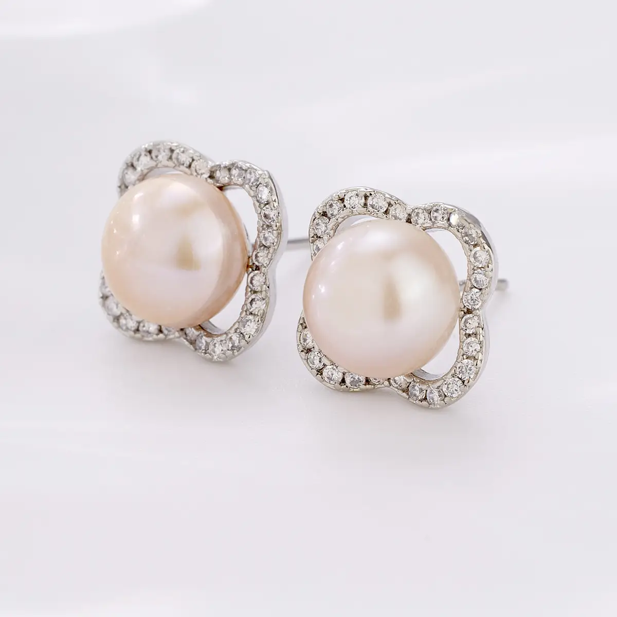 Classic Four-Leaf Clover Pearl Earrings with Full Diamonds - Image 4