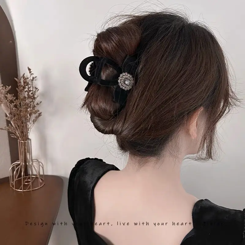Black Sparkly Bow Hairpin for Women — feature 4