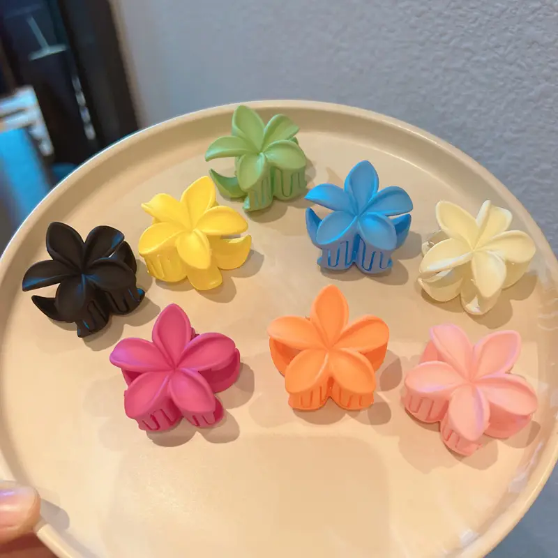 White Frosted Flower Hair Clip for Women — feature 8