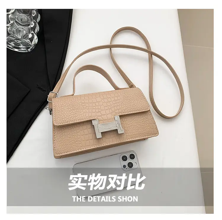 Black H-Logo Shoulder Bag for Women — feature 5