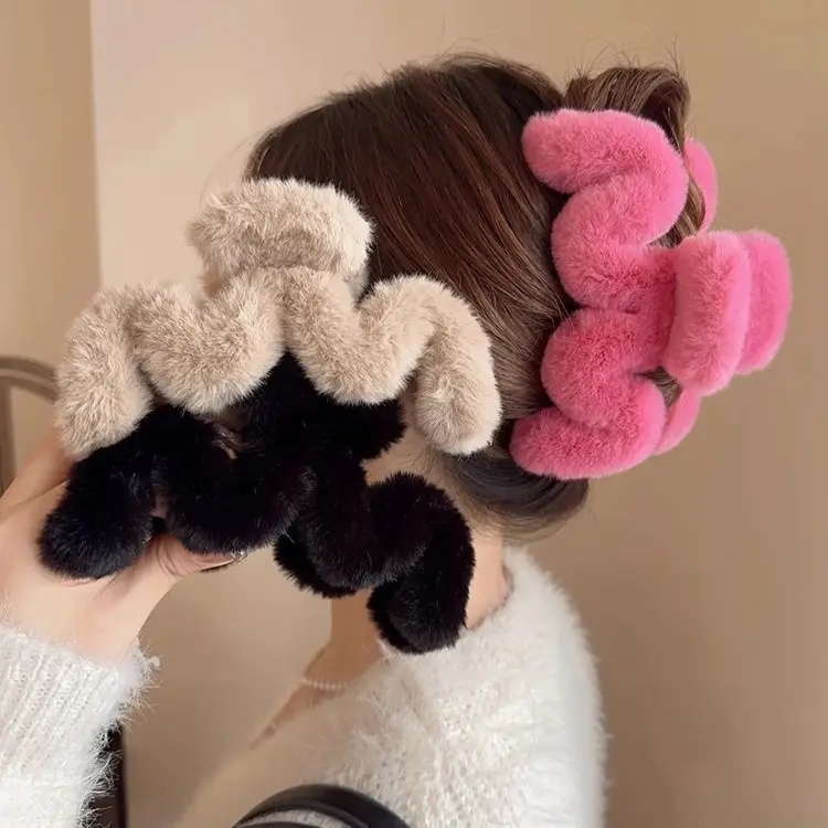 Furry Pom Pom Hair Clip Women Large Volume — feature 1