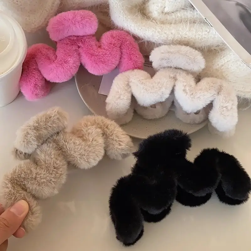 Furry Pom Pom Hair Clip Women Large Volume — feature 2