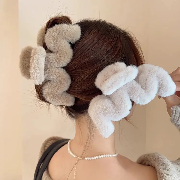 Furry Pom Pom Hair Clip Women Large Volume — feature 3