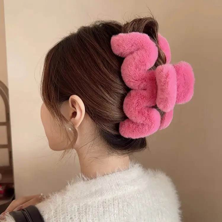 Furry Pom Pom Hair Clip Women Large Volume — feature 4