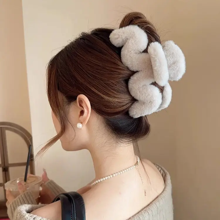 Furry Pom Pom Hair Clip Women Large Volume — feature 5
