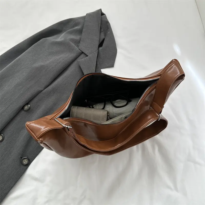 Black Minimalist Shoulder Bag for Women 2026 - Image 3