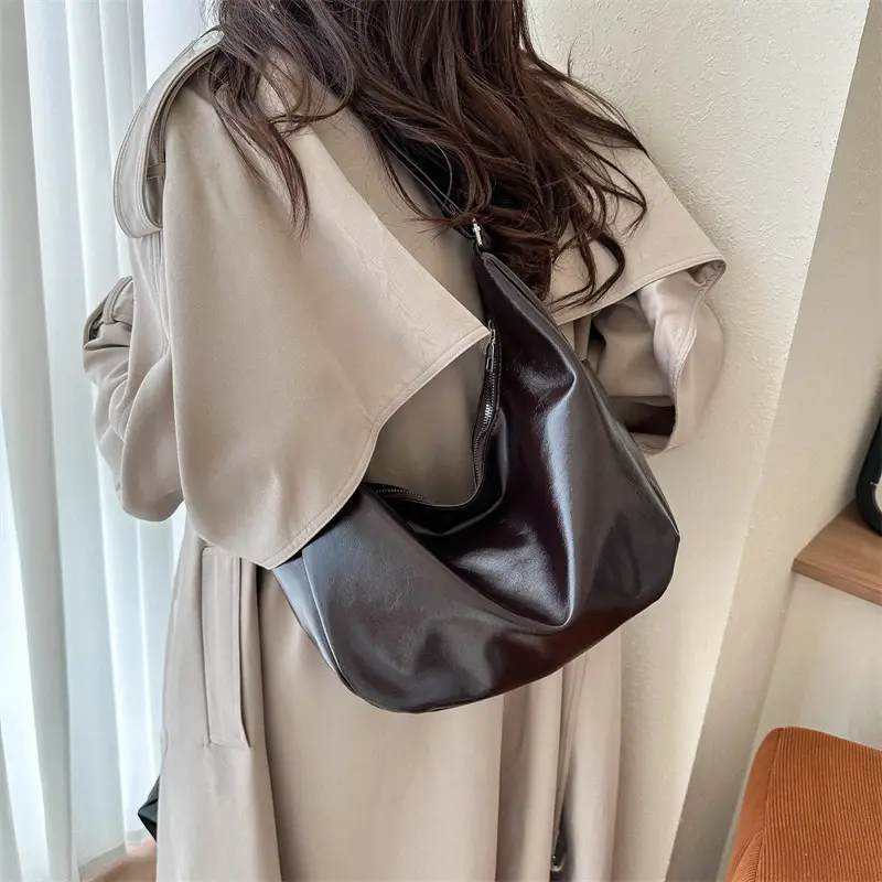 Black Minimalist Shoulder Bag for Women 2026 - Image 5