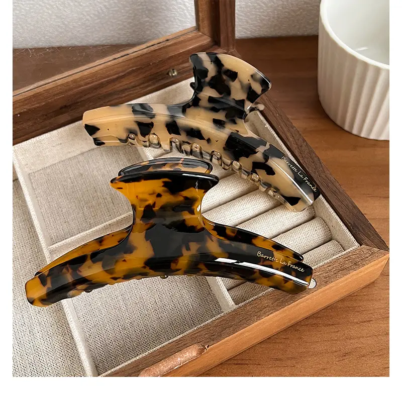 Black French Retro Hairpin for Women — feature 3