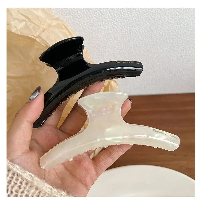 Black French Retro Hairpin for Women — feature 4