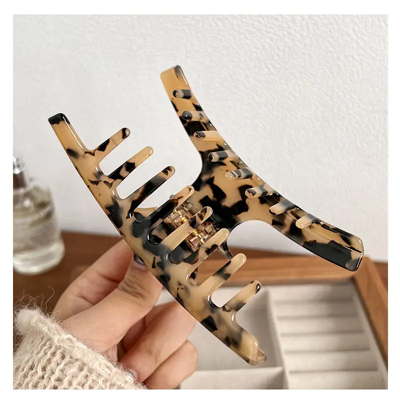 Black French Retro Hairpin for Women — feature 7