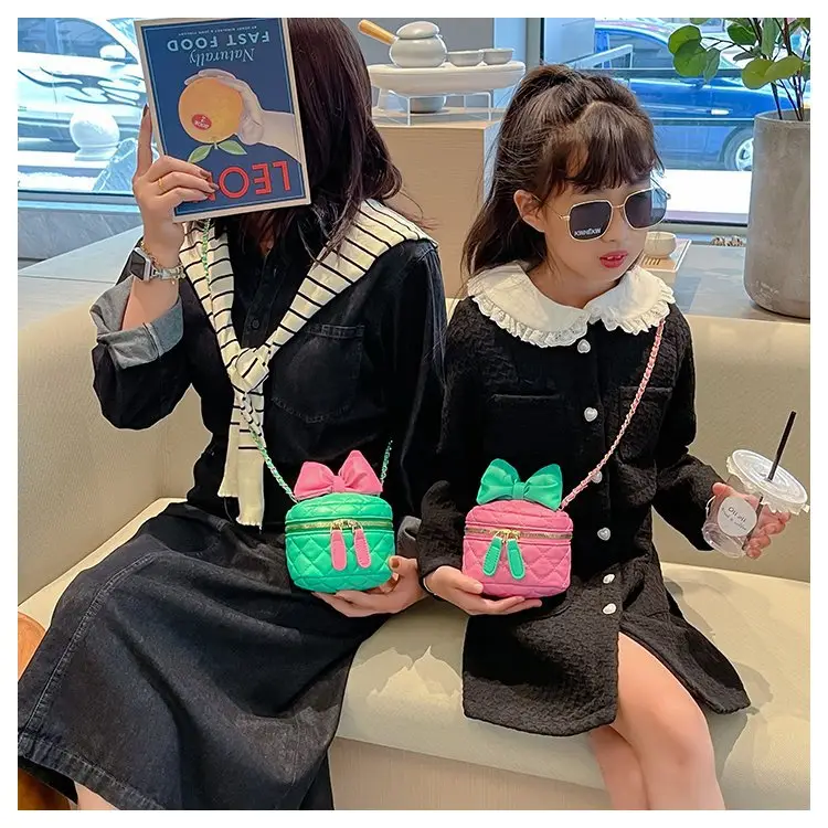 Cute Mini Crossbody Bag for Girls Black Gold Zip — feature 10