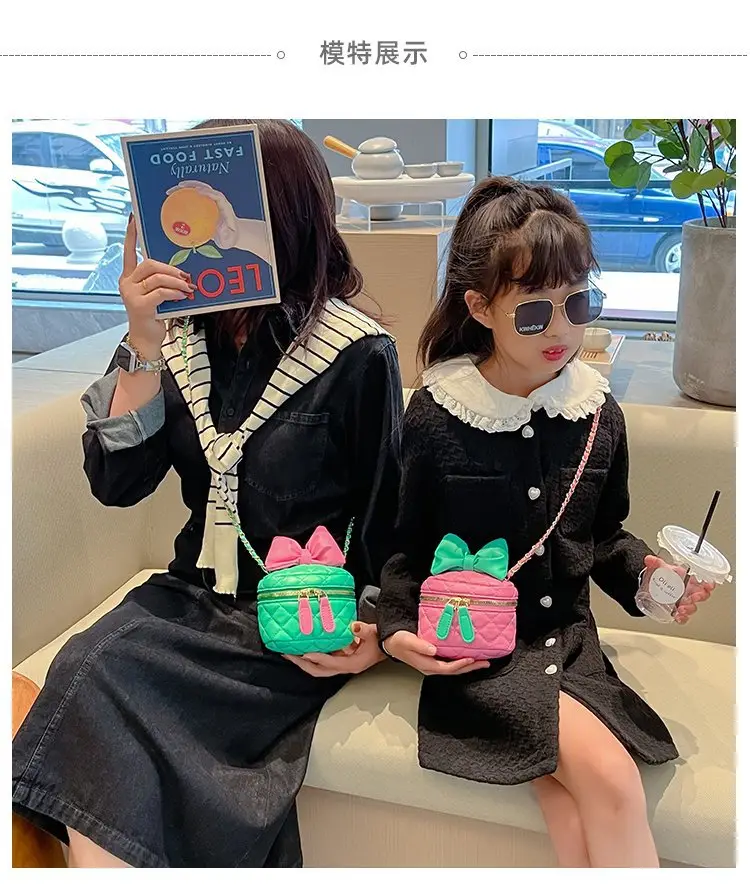 Cute Mini Crossbody Bag for Girls Black Gold Zip — feature 4