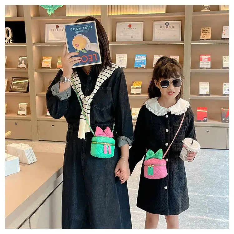 Cute Mini Crossbody Bag for Girls Black Gold Zip — feature 7